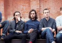 Britská kapela The Maccabees se po čtrnácti letech loučí se svými fanoušky