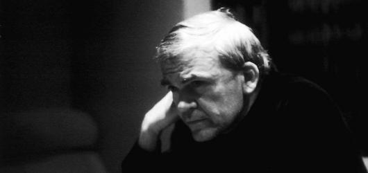 Milan Kundera slaví devadesátiny. Jak si můžete jeho tvorbu připomenout?