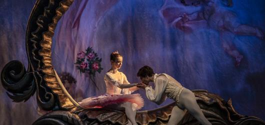 Pohádkový balet o zakleté princezně Spící krasavice uvede Národní divadlo online a zdarma